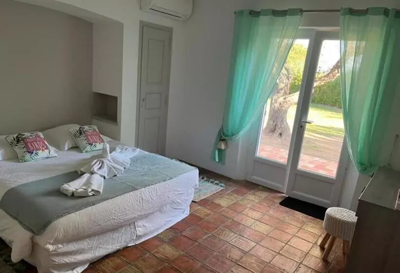 تختخواب و صبحانه Villa Made