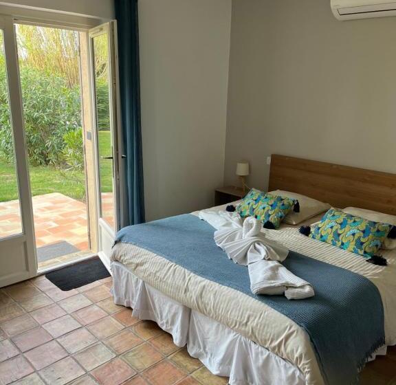 تختخواب و صبحانه Villa Made