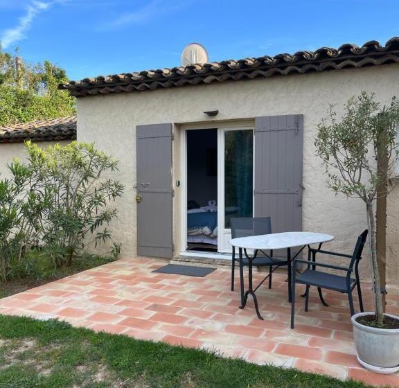 تختخواب و صبحانه Villa Made