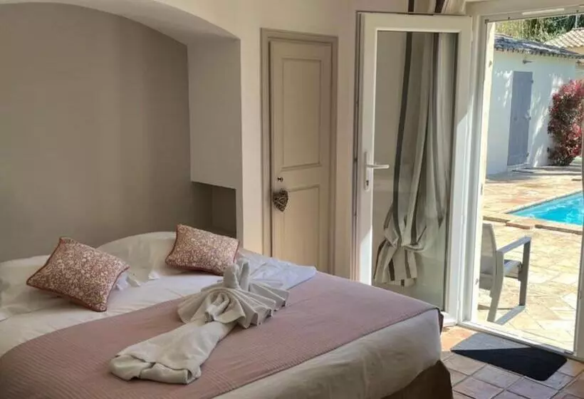 تختخواب و صبحانه Villa Made