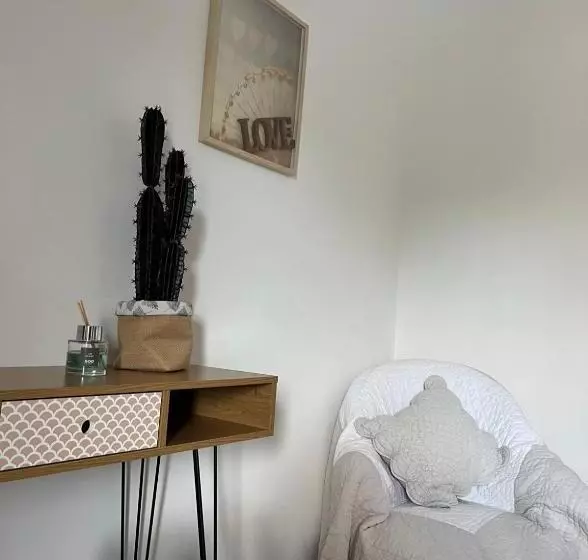 تختخواب و صبحانه Villa Made