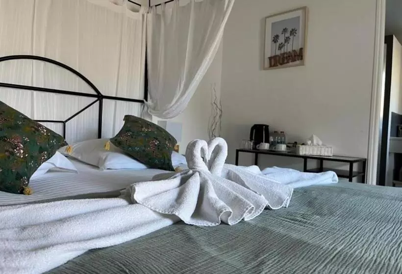 تختخواب و صبحانه Villa Made