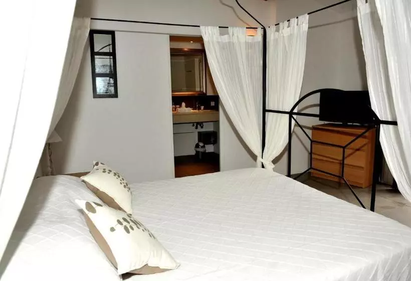 تختخواب و صبحانه Villa Made