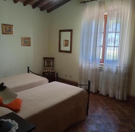 فندق Agriturismo Collesassi