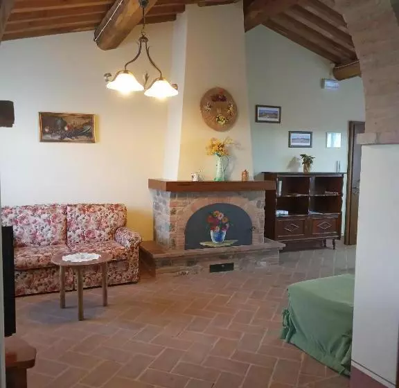 هتل Agriturismo Collesassi