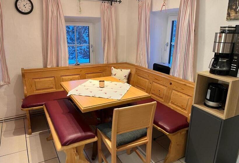 Отель Ferienwohnung Bauernhaus Untermoas