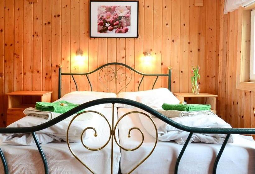 Отель Ferienwohnung Bauernhaus Untermoas