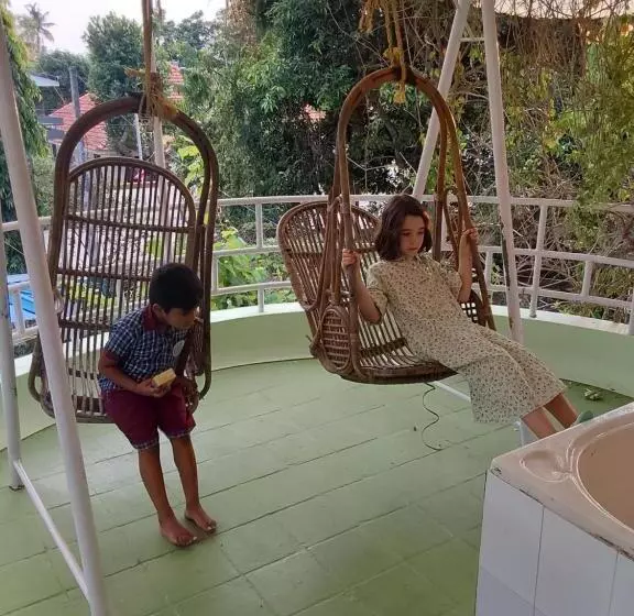 ペンション Johnson S Homestay   Ecohouseboat
