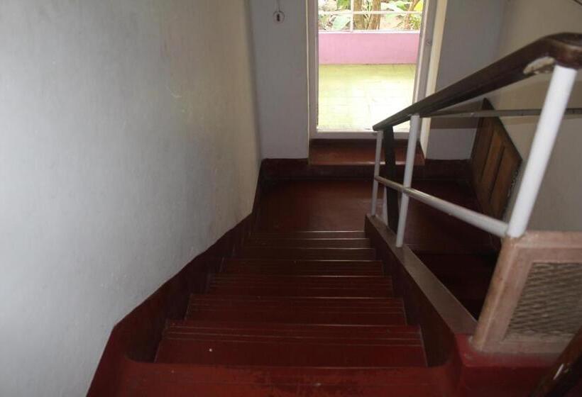 פנסיון Johnson S Homestay   Ecohouseboat