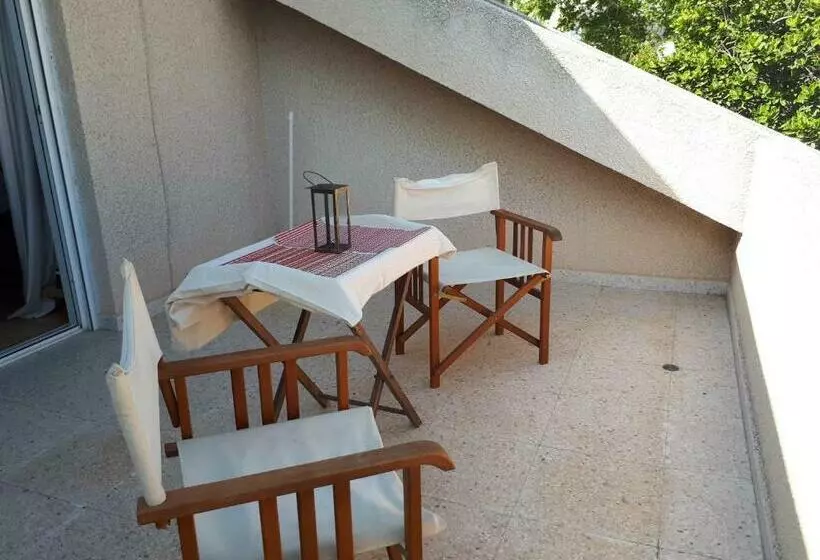 Majatalo Studio Room Ensuite By The Beach, Entire Independent Unit