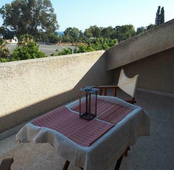 Pensjonat Studio Room Ensuite By The Beach, Entire Independent Unit