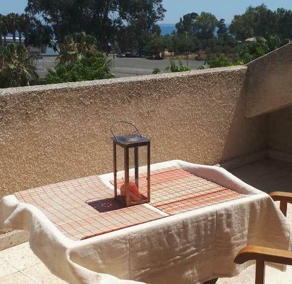 Pensjonat Studio Room Ensuite By The Beach, Entire Independent Unit