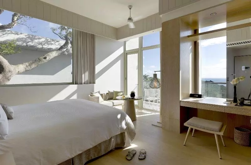 Отель Gloria Manor