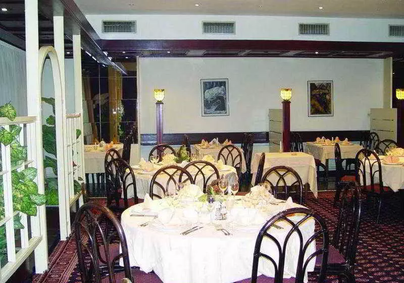 酒店 Petrol Company