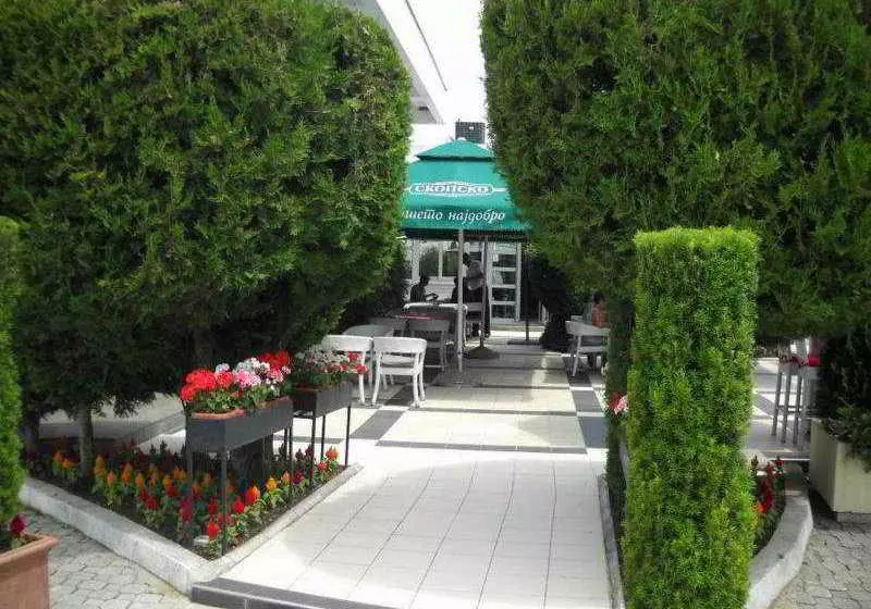 酒店 Petrol Company