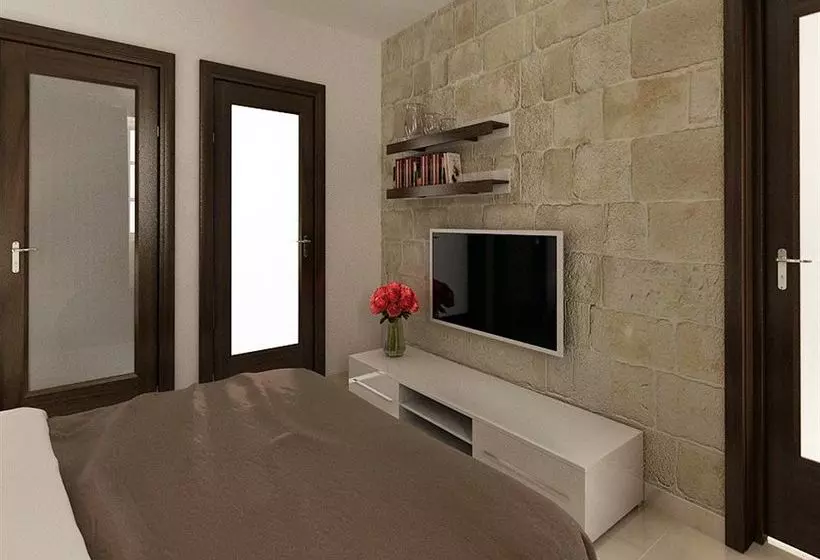 هتل Valletta Merisi Suites