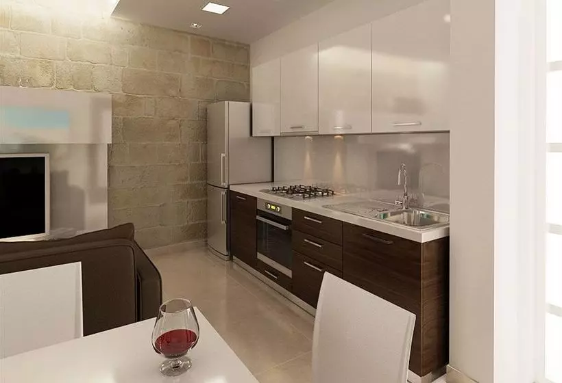 هتل Valletta Merisi Suites