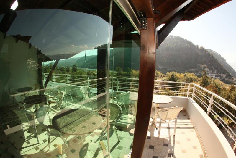 호텔 & Restaurant White City