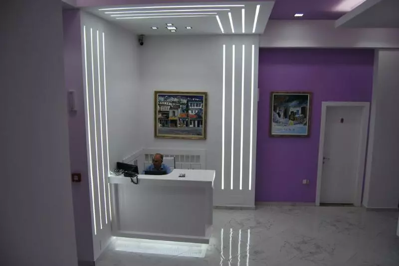 酒店 & Restaurant White City