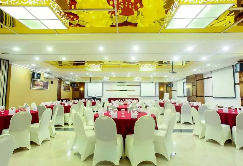 Favor Hotel Makassar City Center By Life