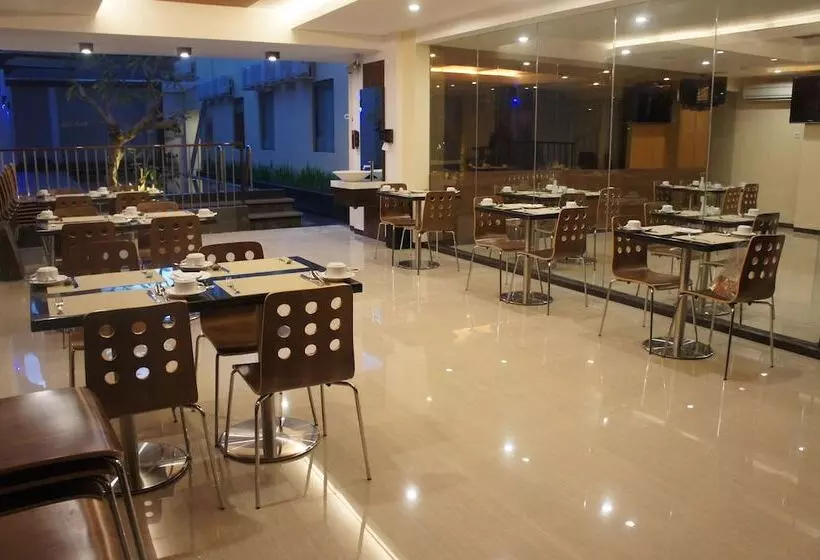 Favor Hotel Makassar City Center By Life