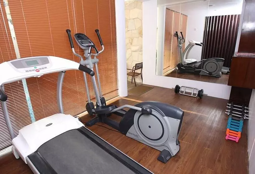 Favor Hotel Makassar City Center By Life