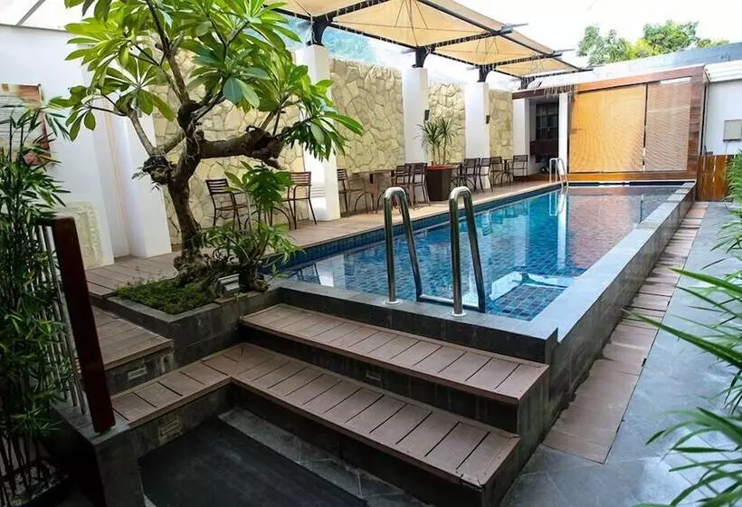 Favor Hotel Makassar City Center By Life