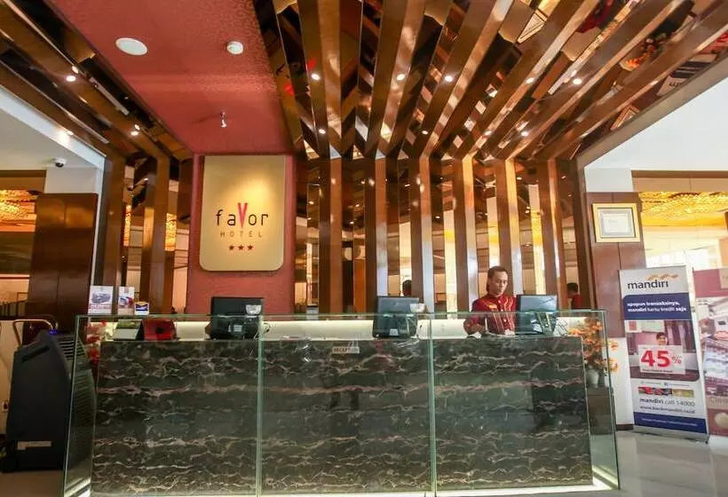 Favor Hotel Makassar City Center By Life