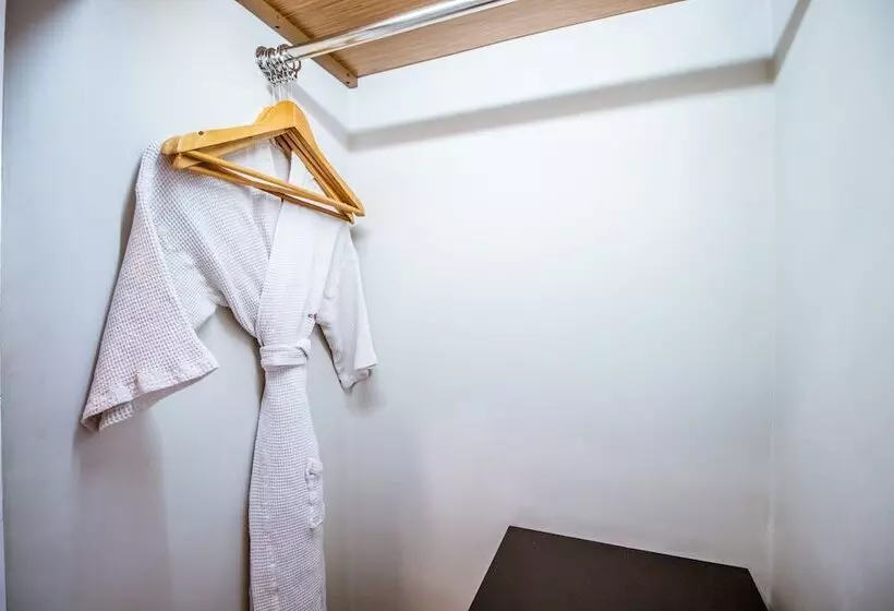 Отель Grand Tjokro Yogyakarta