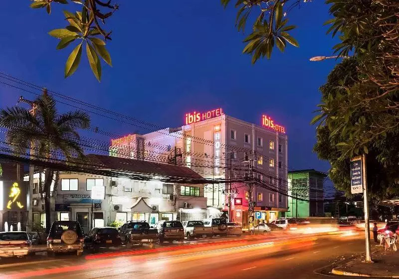 ホテル Ibis Vientiane Nam Phu