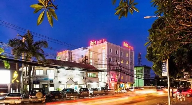 ホテル Ibis Vientiane Nam Phu