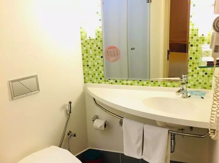 ホテル Ibis Vientiane Nam Phu