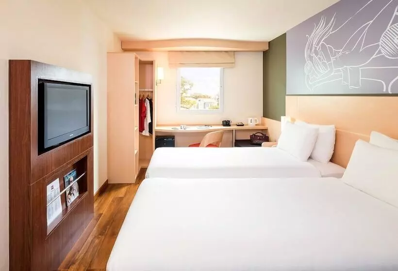 ホテル Ibis Vientiane Nam Phu
