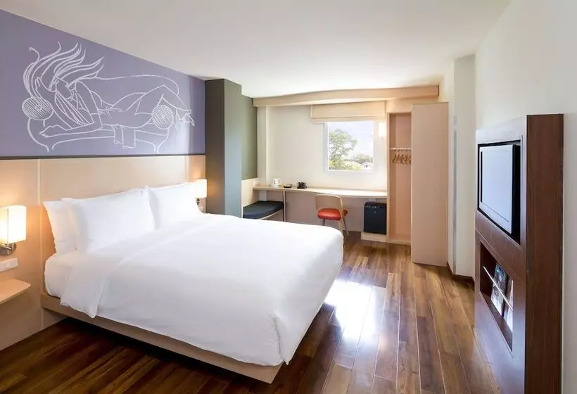 ホテル Ibis Vientiane Nam Phu