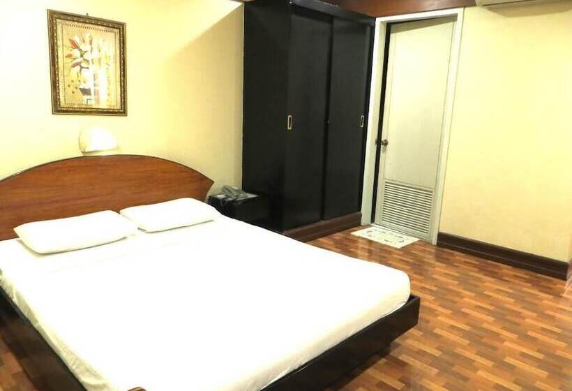 בית מלון כפרי Paragon Suites