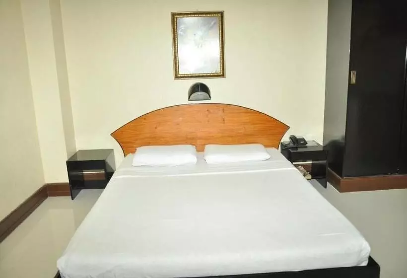 Hotel Paragon Suites