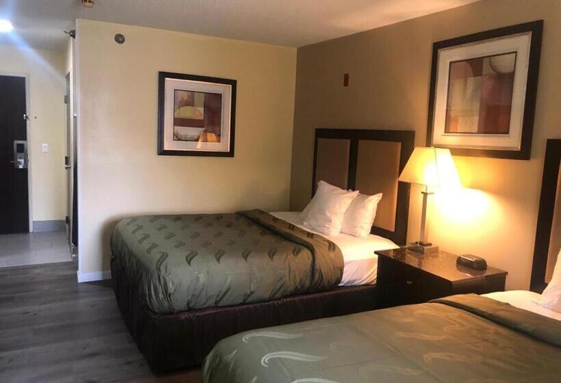 בית מלון כפרי Quality Inn & Suites Woodstock Near Lake Geneva