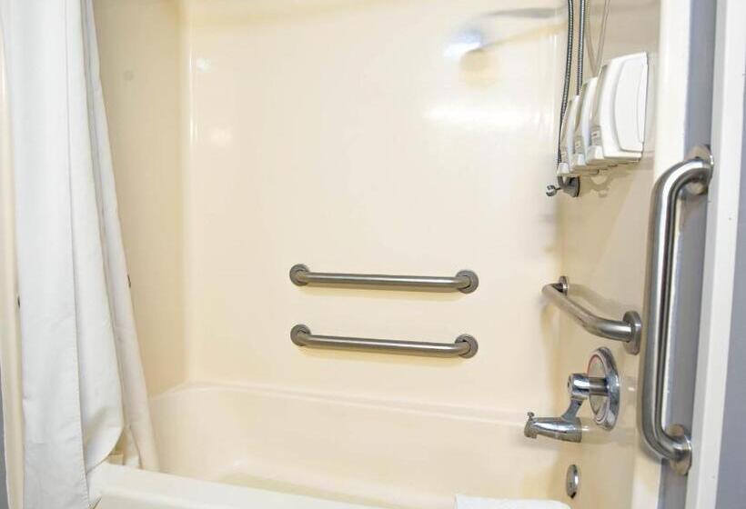 בית מלון כפרי Quality Inn & Suites Woodstock Near Lake Geneva