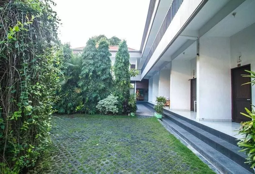 בית מלון כפרי Seminyak Point Guesthouse