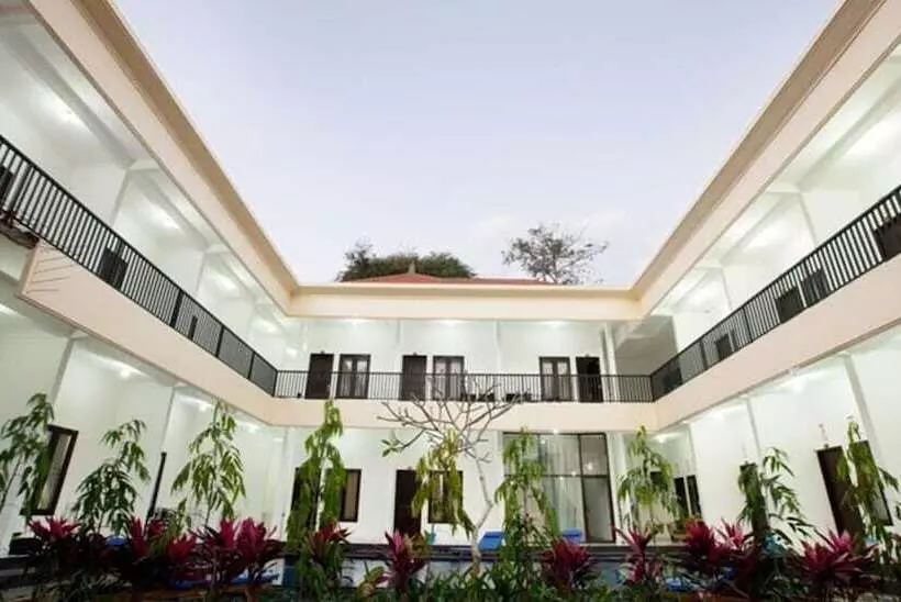 בית מלון כפרי Seminyak Point Guesthouse