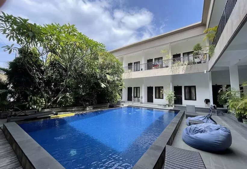 בית מלון כפרי Seminyak Point Guesthouse