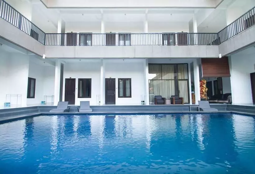 בית מלון כפרי Seminyak Point Guesthouse