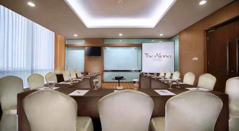 Отель The Alana Surabaya