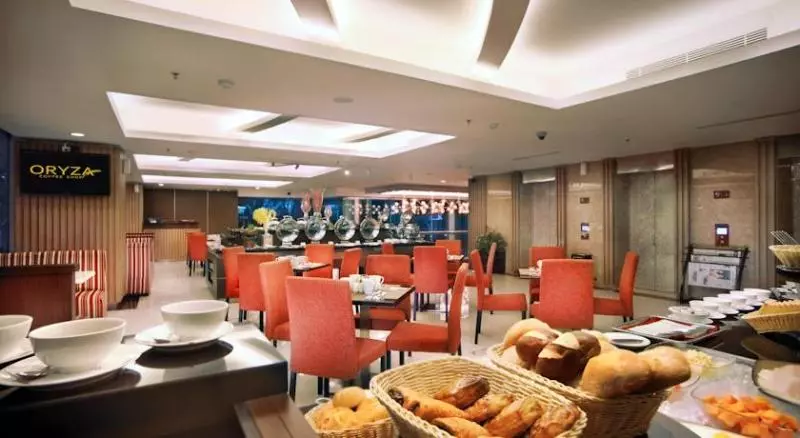 Отель The Alana Surabaya