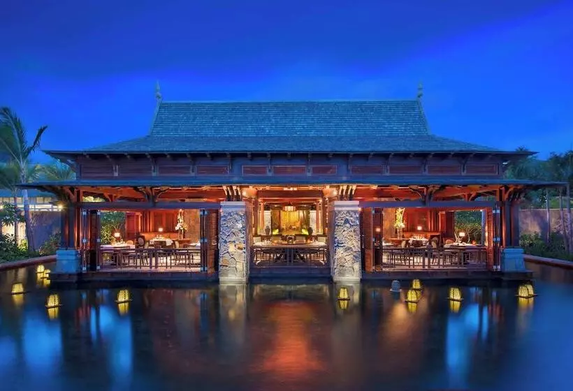 هتل The St Regis Le Morne Resort, Mauritius