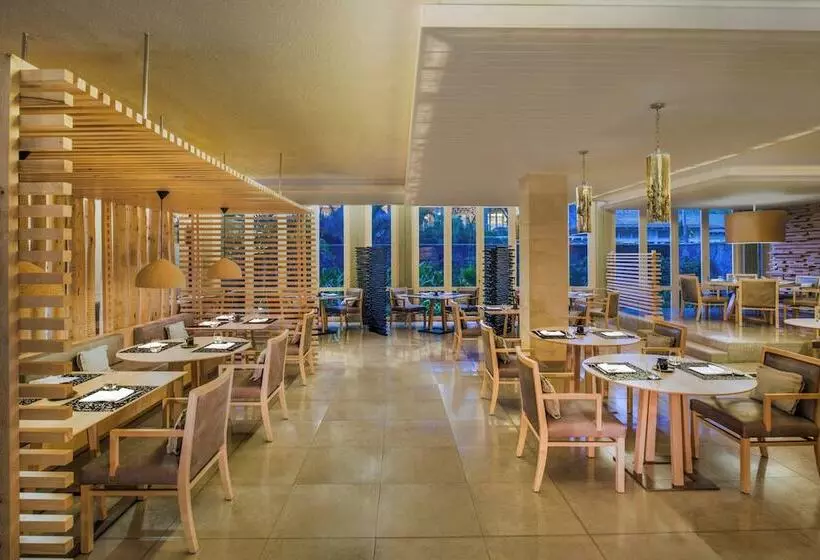 هتل The St Regis Le Morne Resort, Mauritius