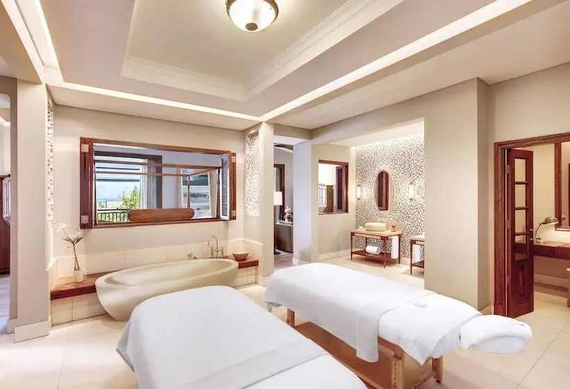 هتل The St Regis Le Morne Resort, Mauritius