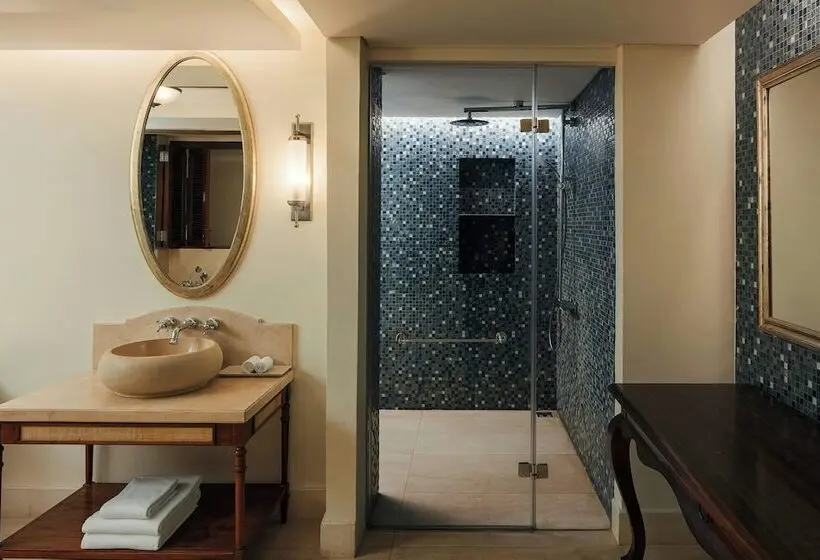 هتل The St Regis Le Morne Resort, Mauritius