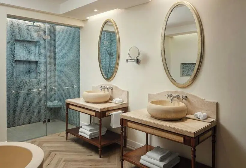 هتل The St Regis Le Morne Resort, Mauritius