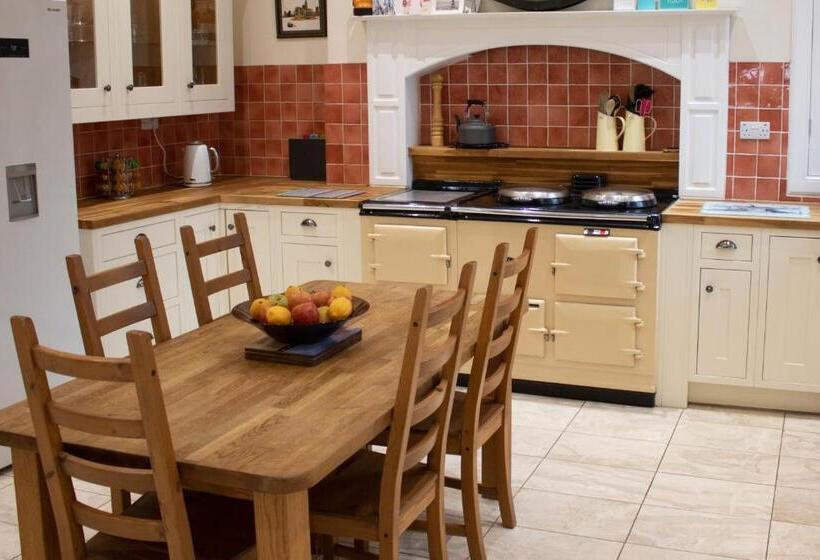 בית מלון כפרי Balmule House